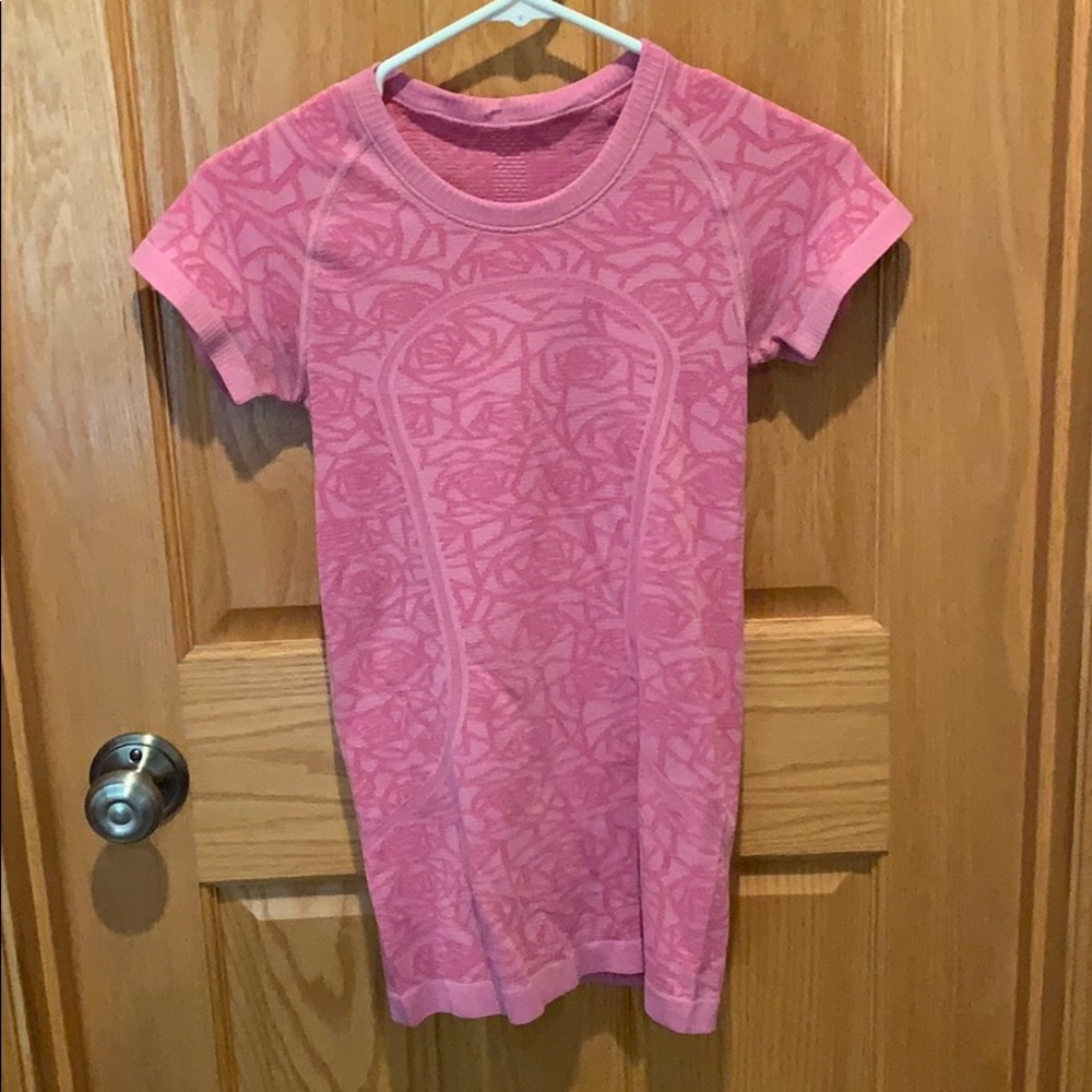 size 4 lululemon shirt